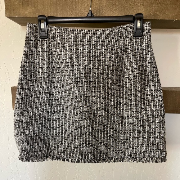 MINK PINK| Gray Tweed Mini Skirt with Intentional Frayed Raw Hem—Revolve••• - Picture 4 of 8